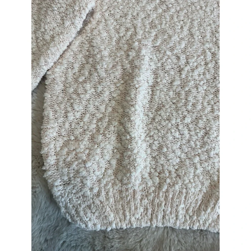 Alyssa Brooke cozy textured knit sweater with V-neck and long sleeves Size M‎